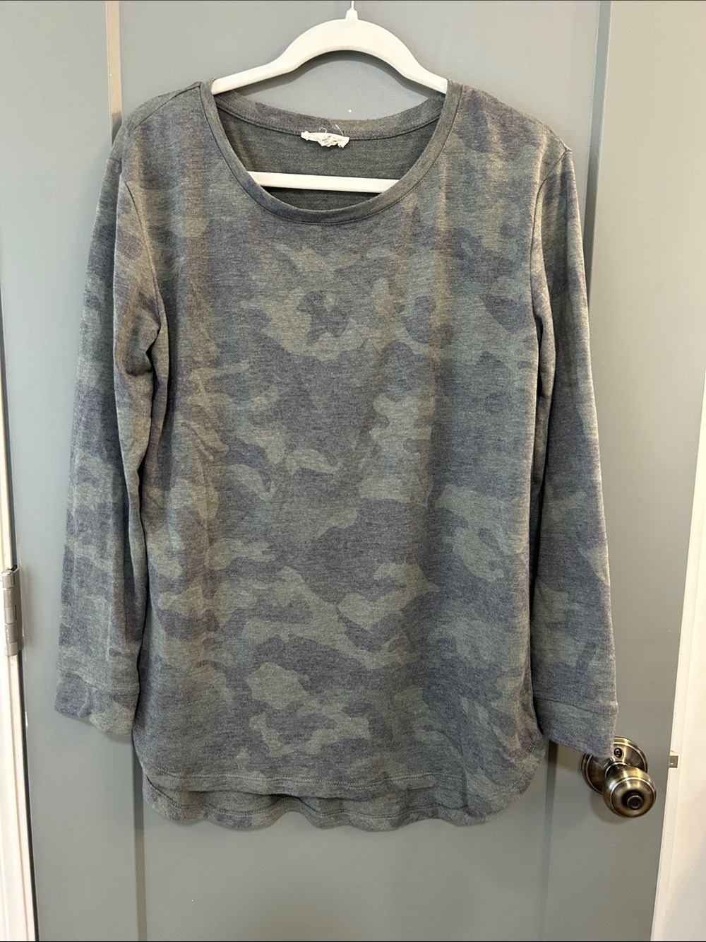 Jane and Delancey Gray Camo Crewneck Sweater size medium